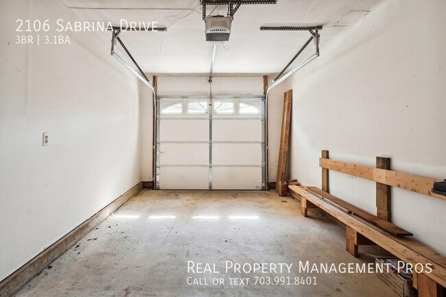 Building Photo - 2106 Sabrina Dr