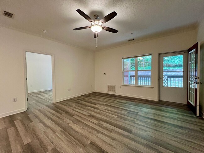Building Photo - 3-Bed, 2-Bath Condo with Garage!