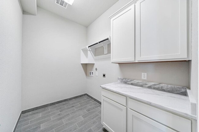 Building Photo - 11013 Cres Light Way