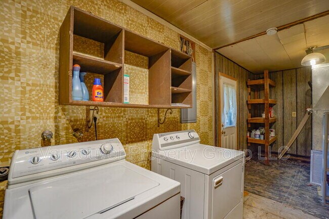 Building Photo - 403 NE 123rd Ave