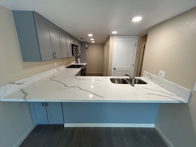 Building Photo - Beautiful Newly Remodeled 2 Bedroom 2 Bathroom Condo in SE Visalia!