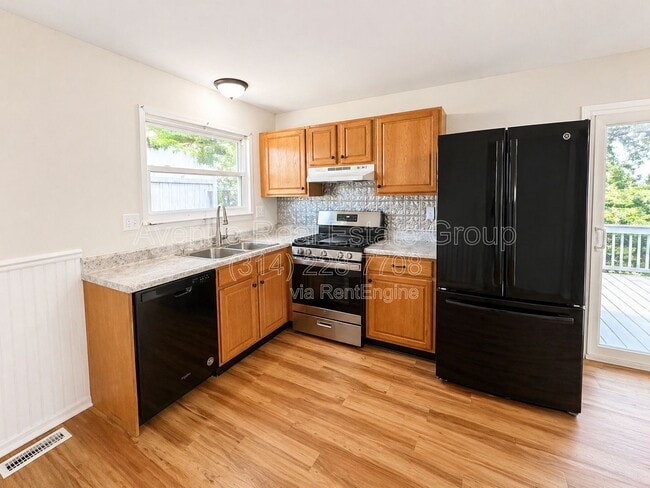 Building Photo - 7235 Adams Ct