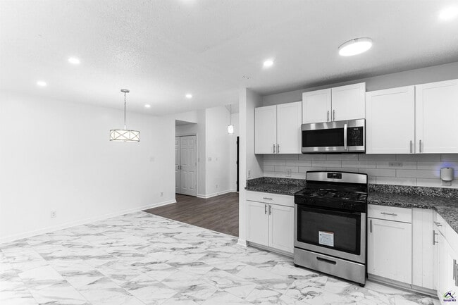 Building Photo - 118 Greentree Pkwy