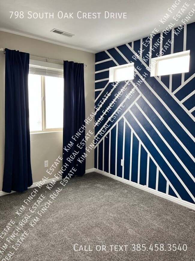 Building Photo - 798 S Oak Crest Dr