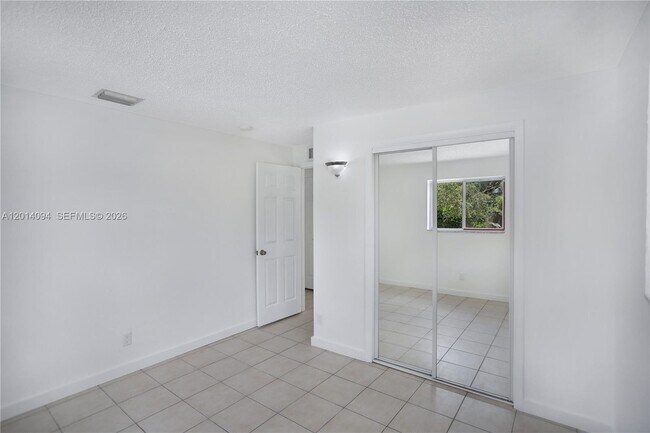 Building Photo - 1522 SW 30th St
