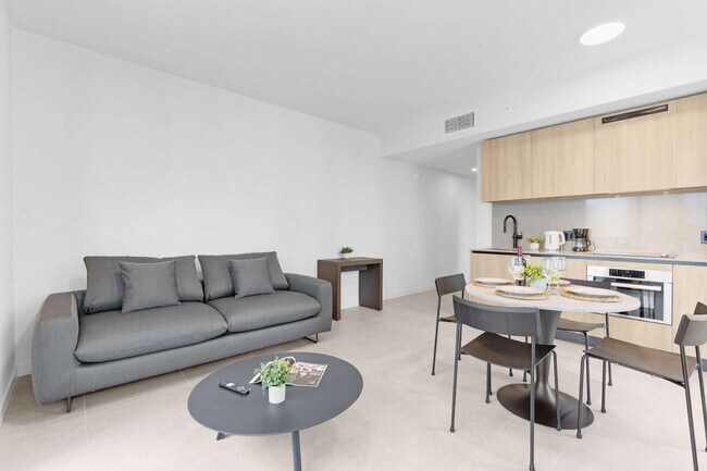 Building Photo - 501 NE 1st Ave