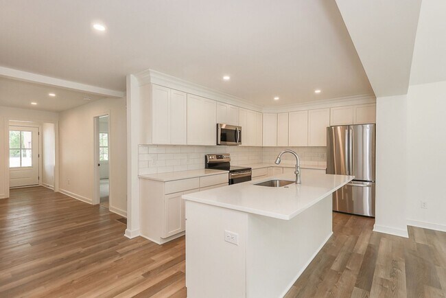 Building Photo - Four bedrooms/2.5 Baths Newly Remodeled Bay Village Home!