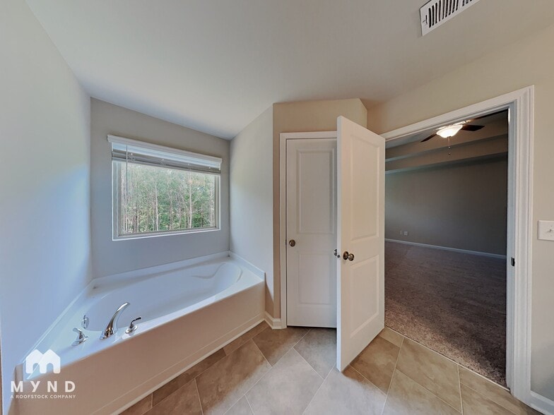 Building Photo - 418 S Fortune Way