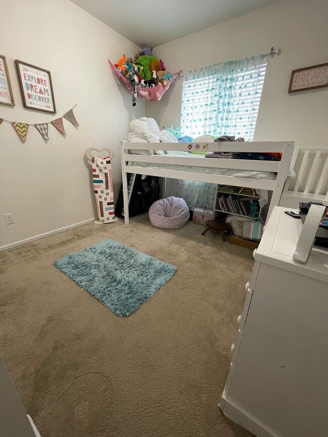Building Photo - Gorgeous 3 Bed / 2.5 Bath Townhome, 1 Car ...