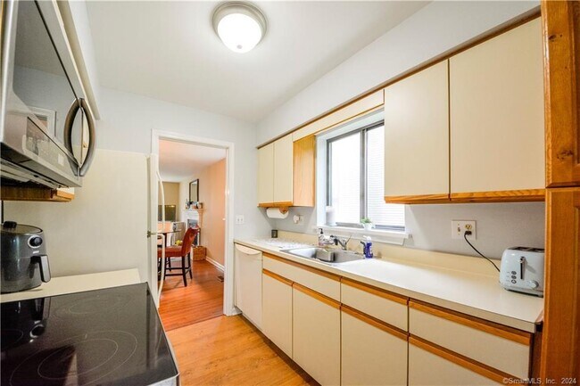 Building Photo - 115 Fillow St