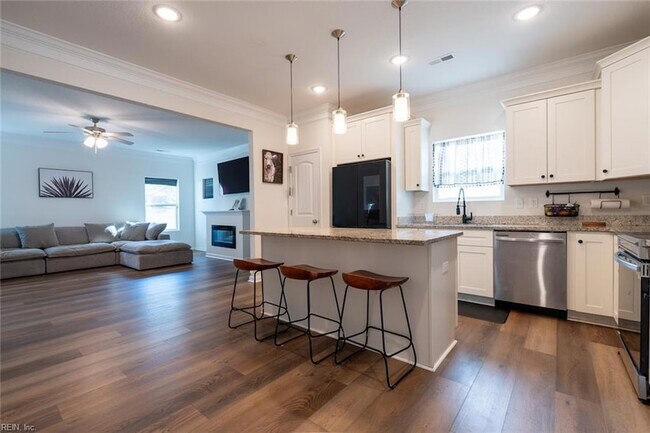 Building Photo - 1536 Beekman St