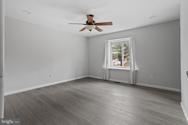 Building Photo - 121 Aspen Ct