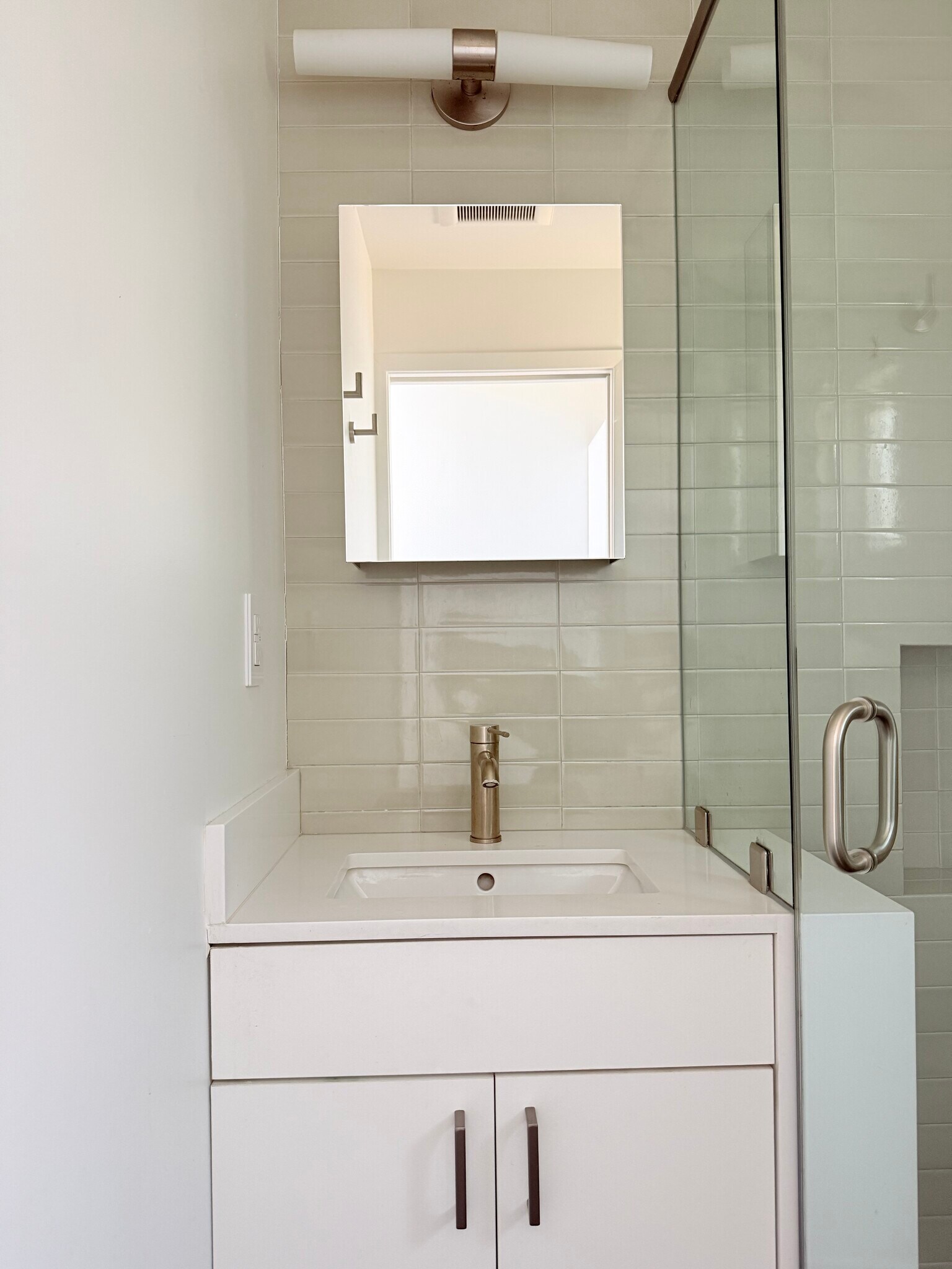 Bathroom - 4210 La Salle Ave