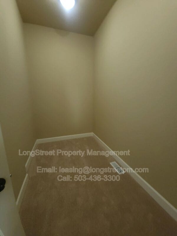Building Photo - 9739 NW Henry Ct