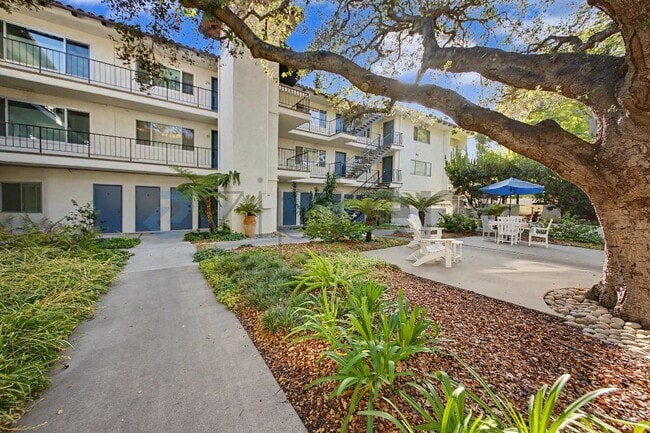 Building Photo - 1701 Anacapa St