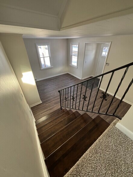 Building Photo - 311 Main St