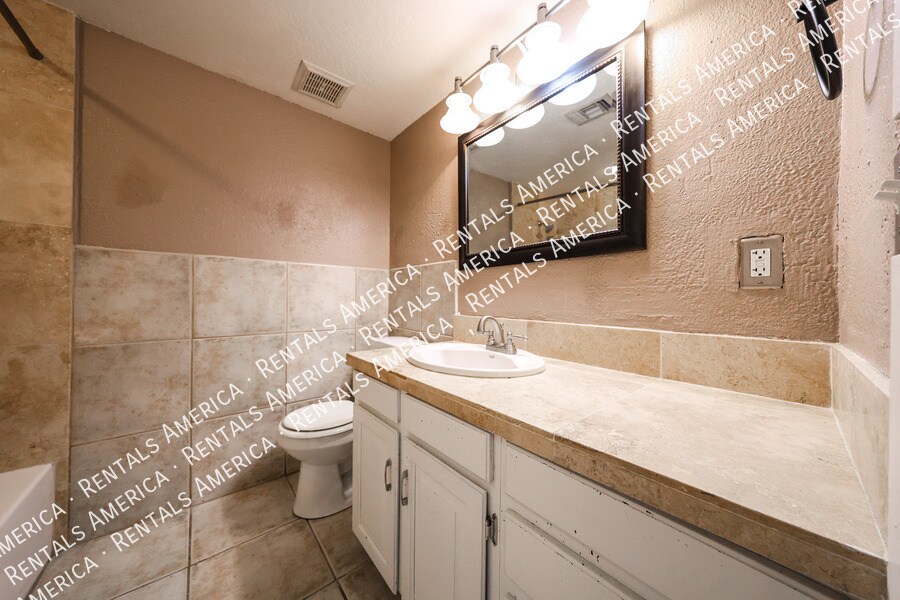 Building Photo - 3636 N 70th St