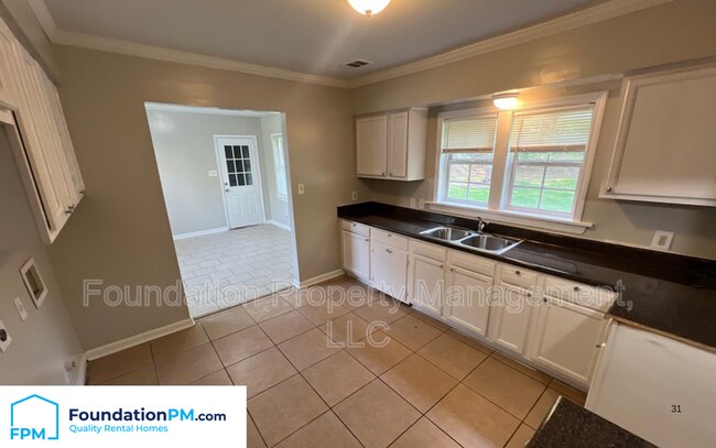 Building Photo - 1847 Driftwood Ave