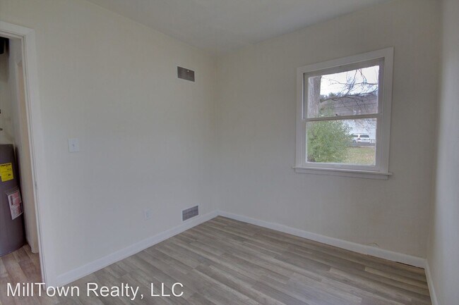 Building Photo - 2 br, 1 bath House - 3856 Johnson Ave