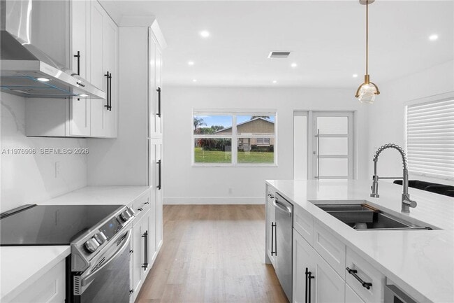 Building Photo - 461 SW 1st St