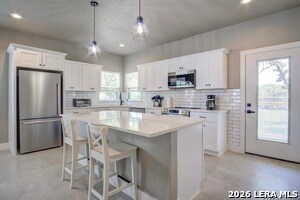 Building Photo - 30652 Oakview Dr