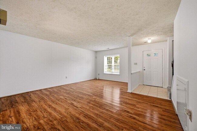 Building Photo - 16 Meadowside Ct