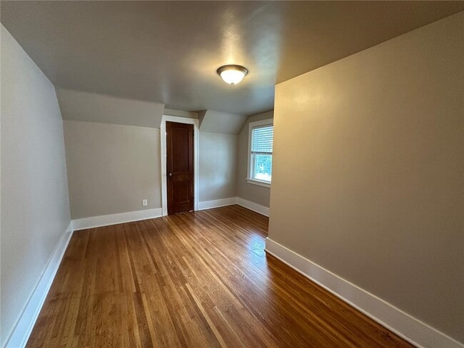 Building Photo - 44 Parkwood Rd