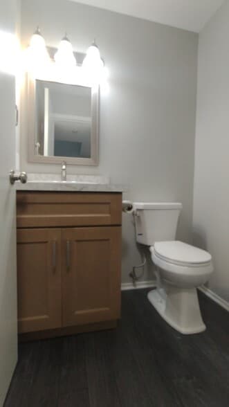 Building Photo - 24757 Bashian Dr