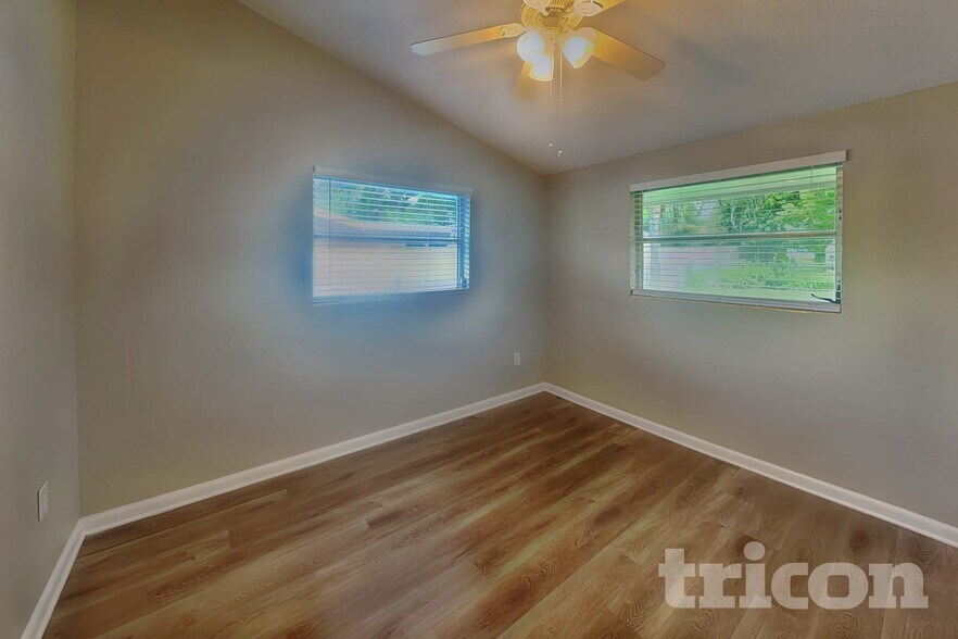 Building Photo - 1819 Brentwood Dr