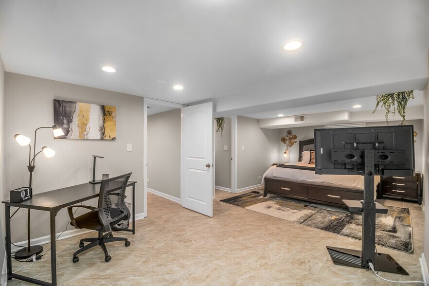 Building Photo - 3833 S 61st Ct