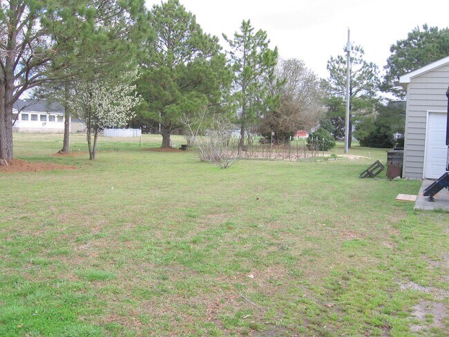 Building Photo - SMITHFIELD