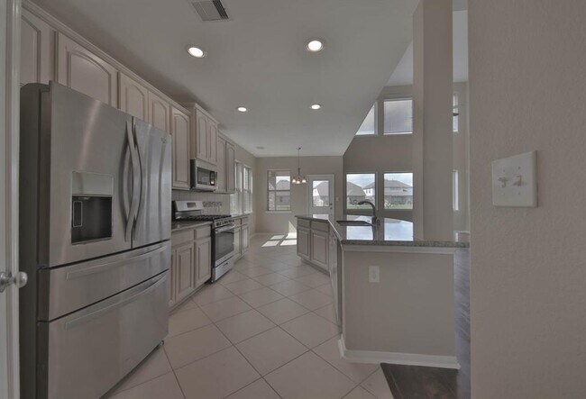 Building Photo - 2211 Dama Dr