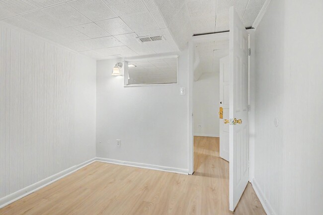 Building Photo - 5938 E 14th Ave