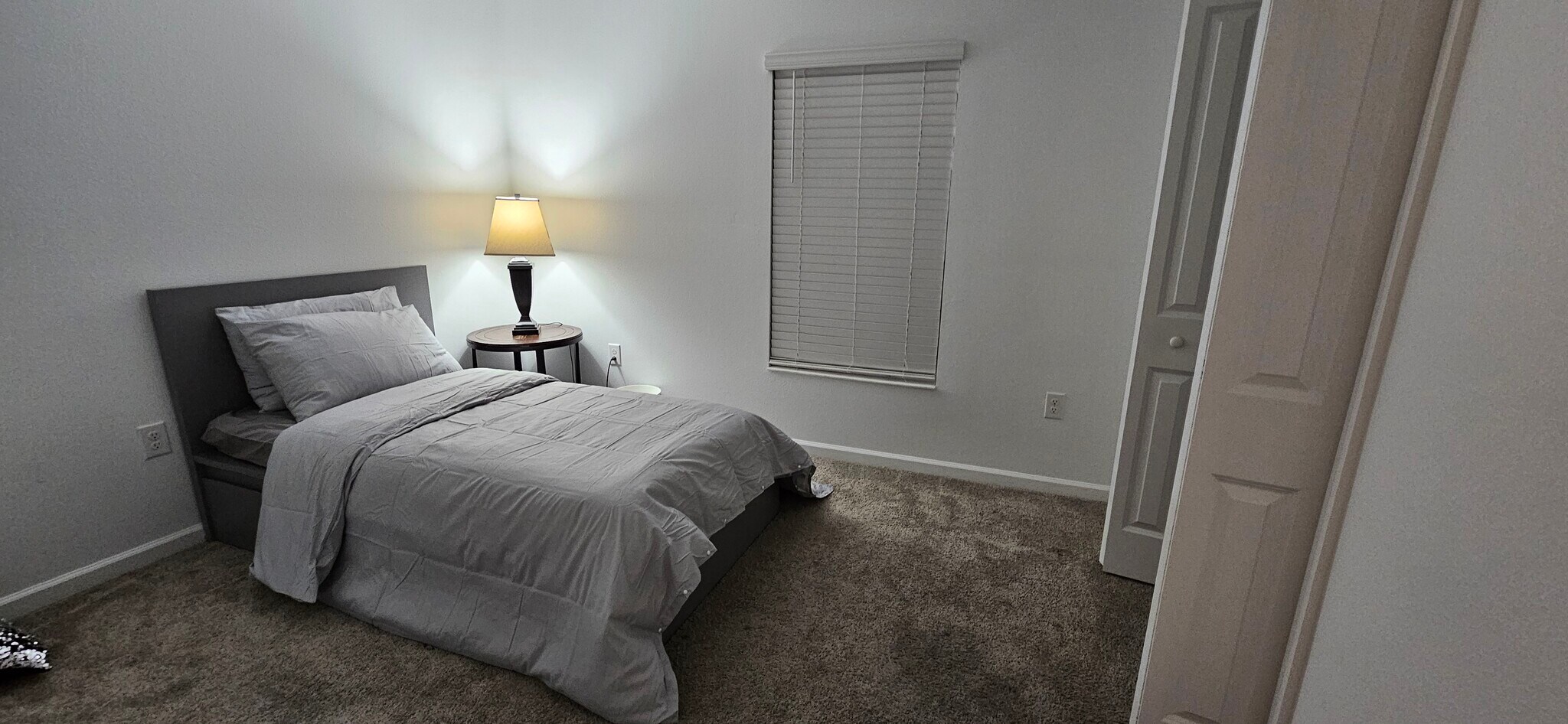 Building Photo - 1113 Saguaro St