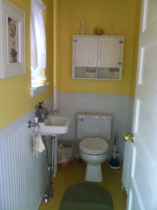 Building Photo - 1416 Riverview Ave