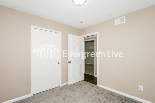 Building Photo - 5410 Cedar Bluff Dr