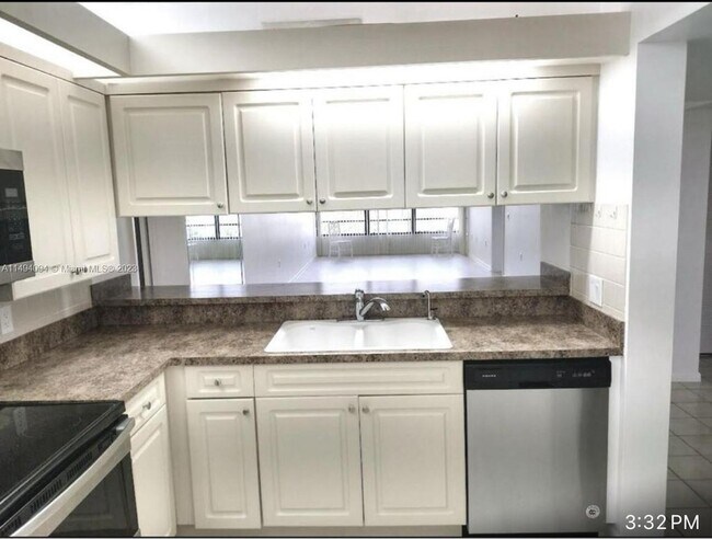 Building Photo - 3520 Whitehall Dr