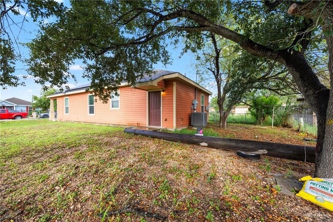 Building Photo - 13 Nannette Ave