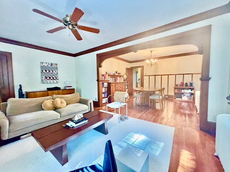 Building Photo - 157 Lexington Pky S