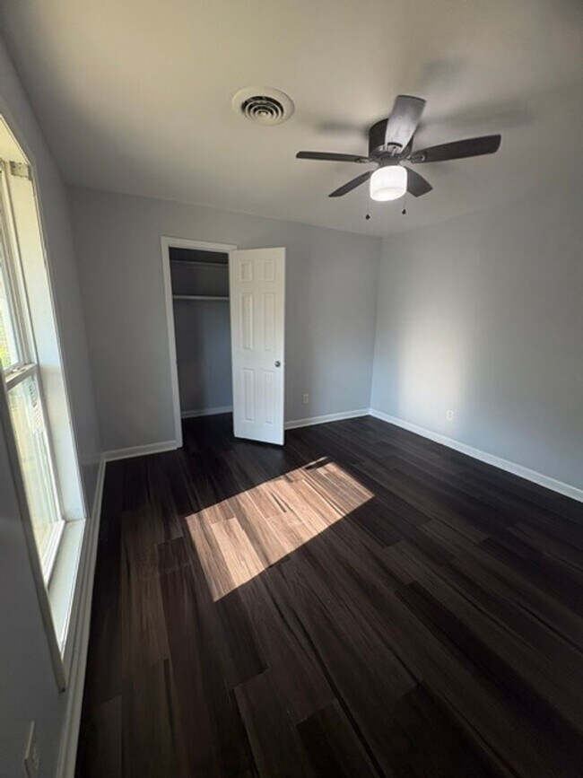 Building Photo - Renovated 4 Bedroom 2 Bath Home for Rent!!