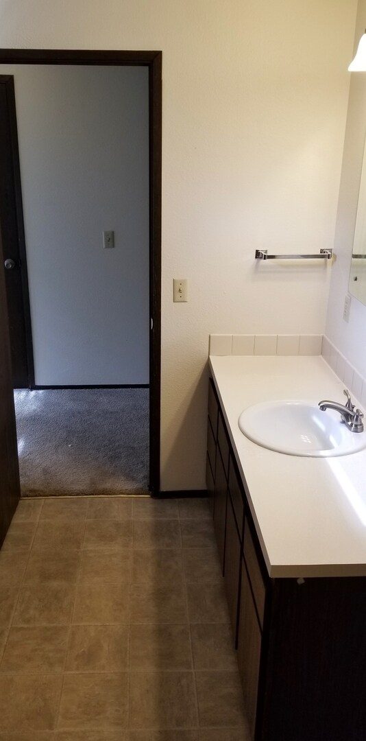 Building Photo - 757