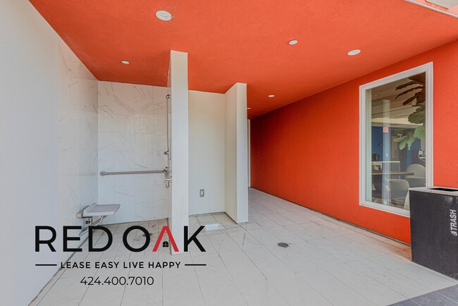 Building Photo - Stunning One Bedroom with Central Heat and...