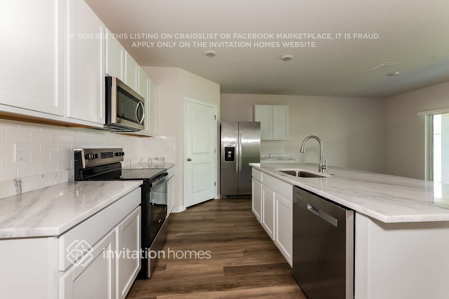 Building Photo - 8021 Majestic Palms Ct