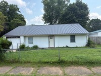 Building Photo - 1324 Canton St