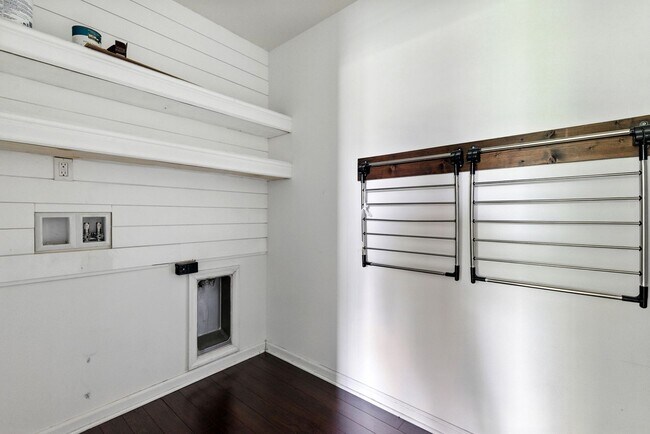 Building Photo - 8120 Fairmont Dr