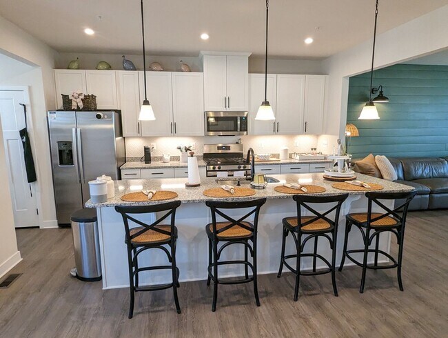 Building Photo - Gorgeous Newer Construction Home (2022) in...