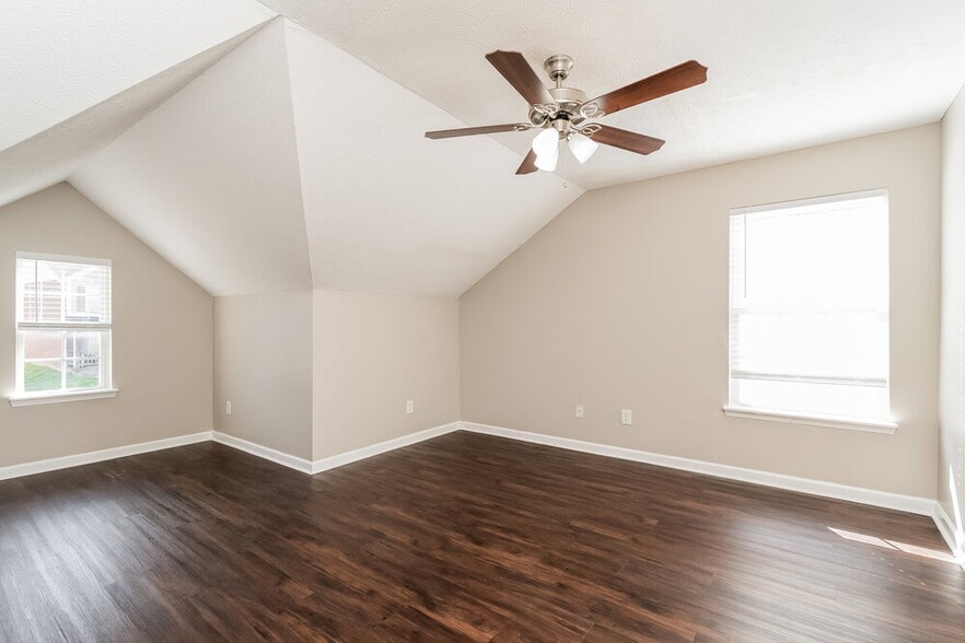 Building Photo - 1025 Lakewalk Dr