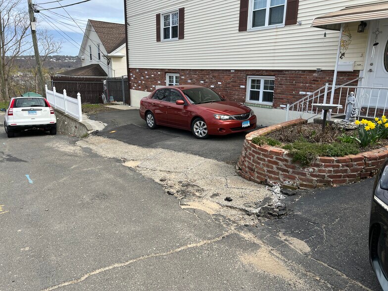 Building Photo - 12 Hilltop Ave