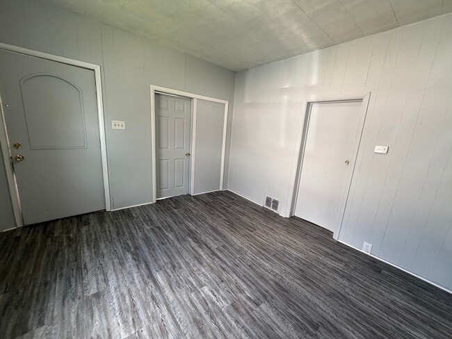 Building Photo - 36 Griffin-S