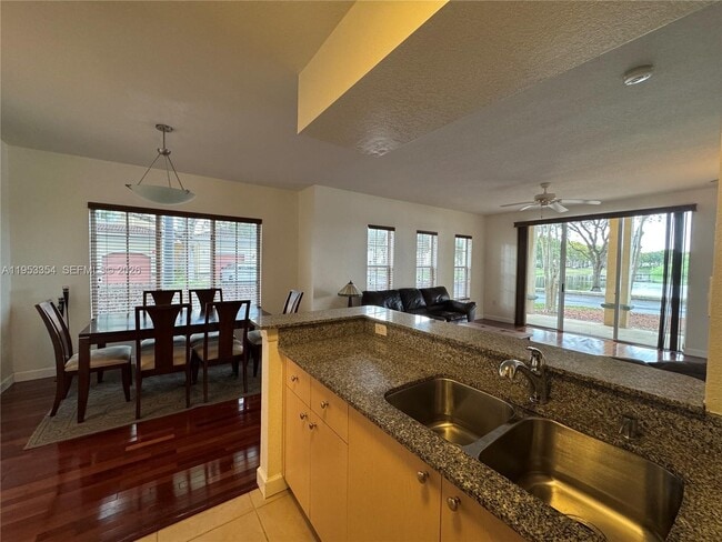 Building Photo - 2557 Centergate Dr